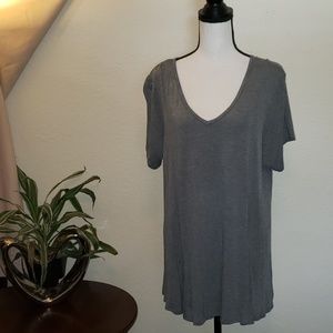 Pink Rose Medium heather gray V-neck top